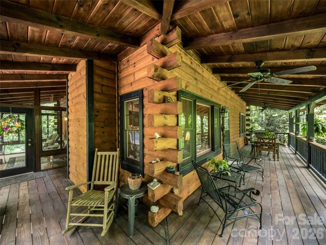 696 Top Of The Mountain Road, Hendersonville, NC 28739