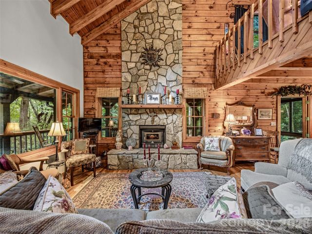696 Top Of The Mountain Road, Hendersonville, NC 28739