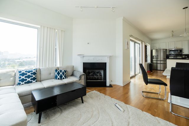 100 N Hermitage Avenue 716, Chicago, IL 60612