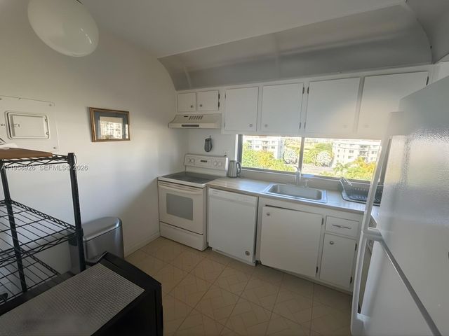 17021 N Bay Road 706, Sunny Isles Beach, FL 33160