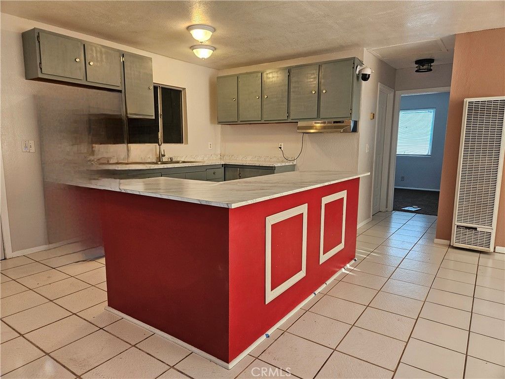 8279 Heather, Fontana, CA 92335 — exterior