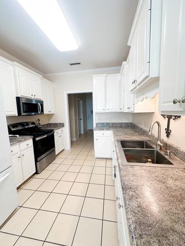 123 Lakeside Drive, Dothan, AL 36301