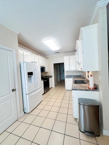 123 Lakeside Drive, Dothan, AL 36301