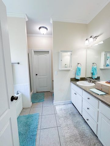 123 Lakeside Drive, Dothan, AL 36301
