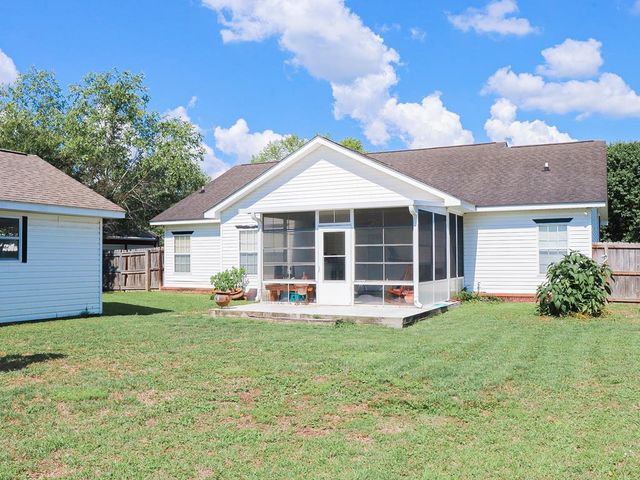 123 Lakeside Drive, Dothan, AL 36301