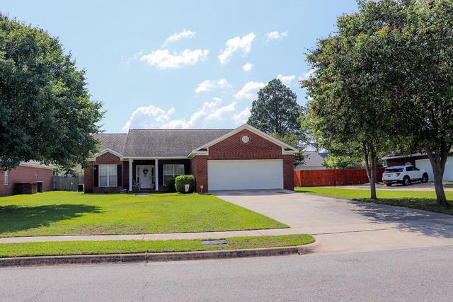 123 Lakeside Drive, Dothan, AL 36301