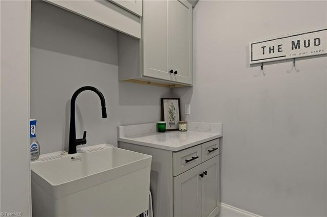 1076 Wood Duck Lane, Winston-salem, NC 27106