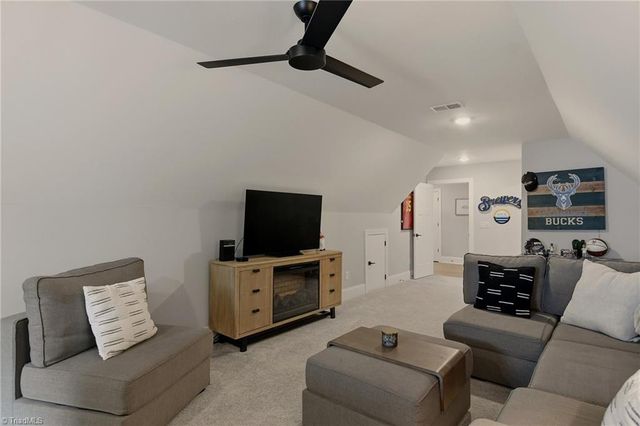 1076 Wood Duck Lane, Winston-salem, NC 27106