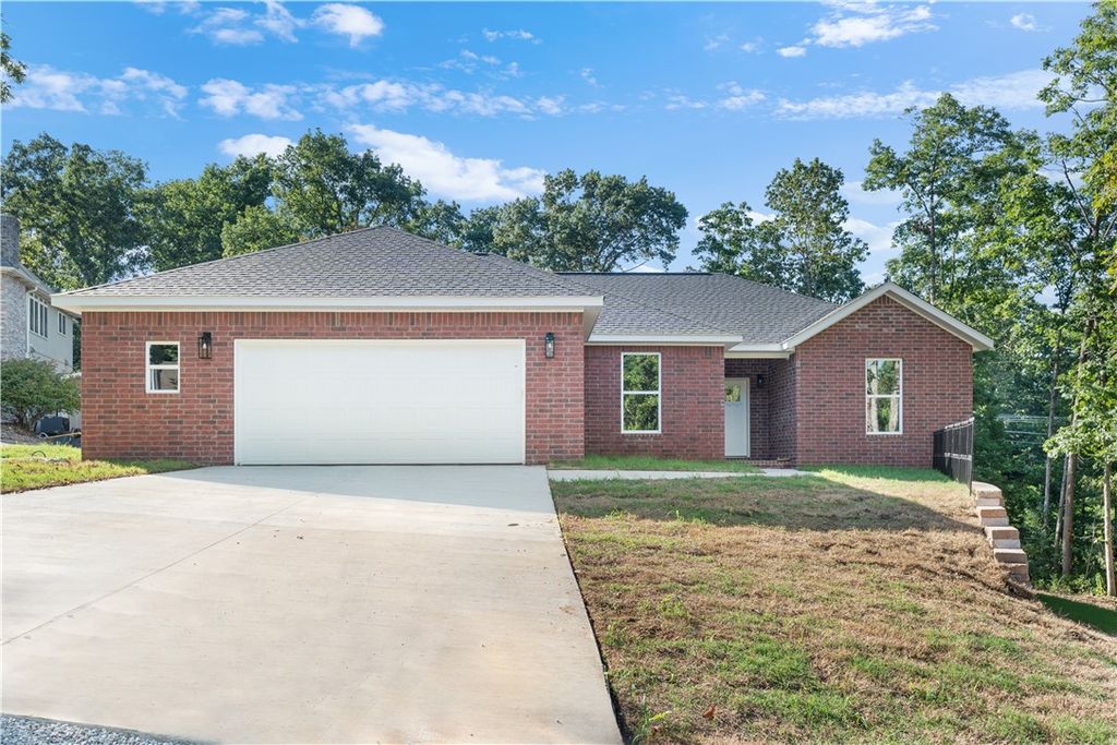 13 Fenchurch Drive, Bella Vista, AR 72715