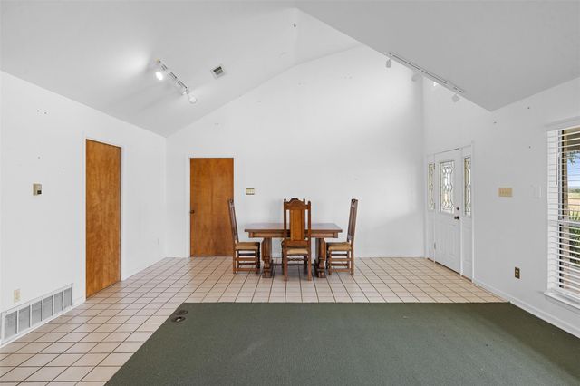 8993 E Osr, Hearne, TX 77859