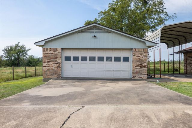 8993 E Osr, Hearne, TX 77859
