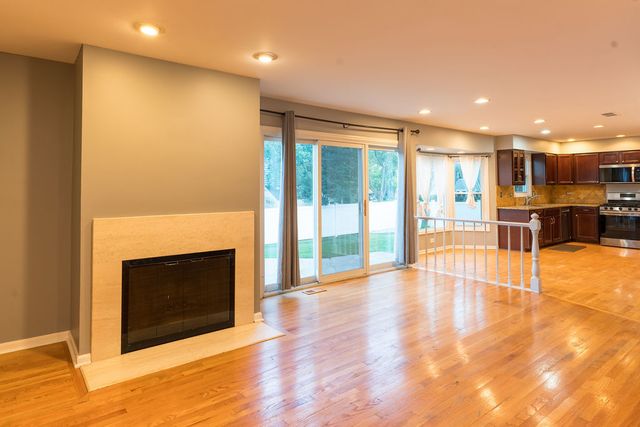 901 Providence Lane, Buffalo Grove, IL 60089
