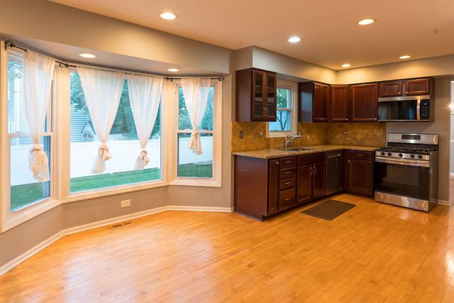 901 Providence Lane, Buffalo Grove, IL 60089