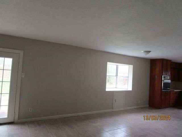 501 S Holmes Street, La Porte, TX 77571