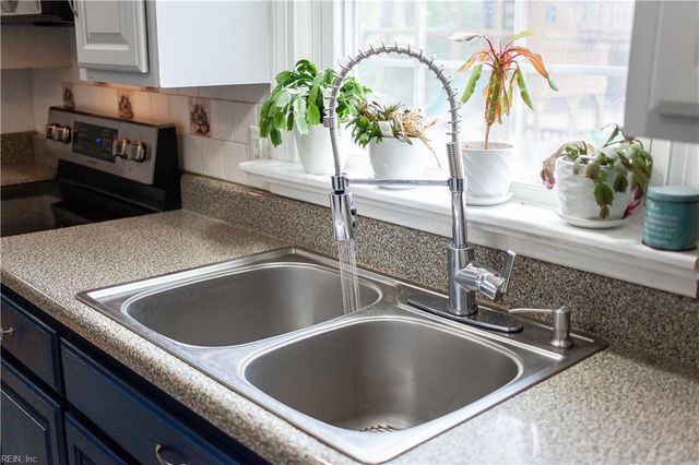 346 Wendwood DR, Newport News, VA 23602