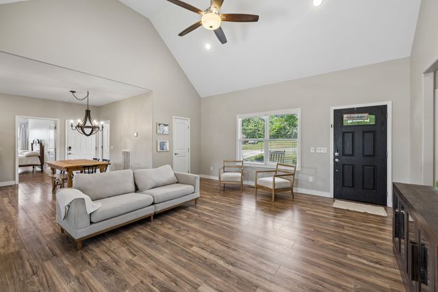 1082 Corey Dr, Lewisburg, TN 37091