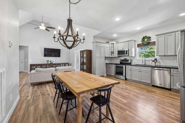 1082 Corey Dr, Lewisburg, TN 37091