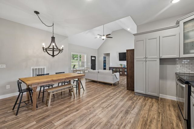 1082 Corey Dr, Lewisburg, TN 37091