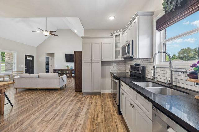 1082 Corey Dr, Lewisburg, TN 37091