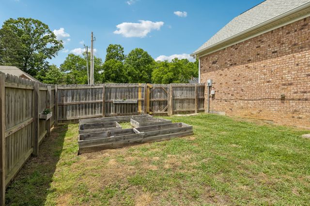 1082 Corey Dr, Lewisburg, TN 37091