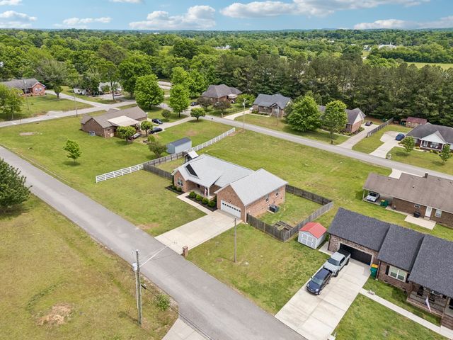 1082 Corey Dr, Lewisburg, TN 37091