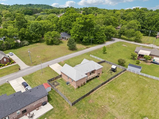 1082 Corey Dr, Lewisburg, TN 37091
