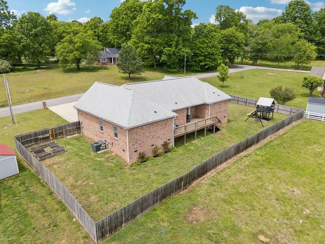 1082 Corey Dr, Lewisburg, TN 37091