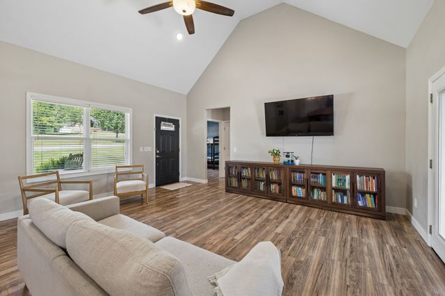 1082 Corey Dr, Lewisburg, TN 37091