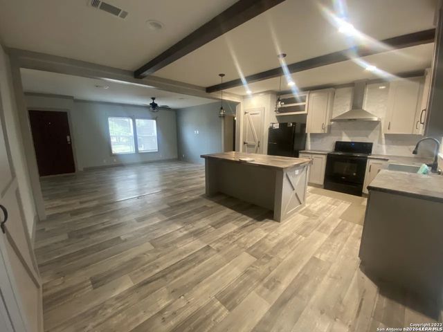 4406 Lost Hills, Elmendorf, TX 78112