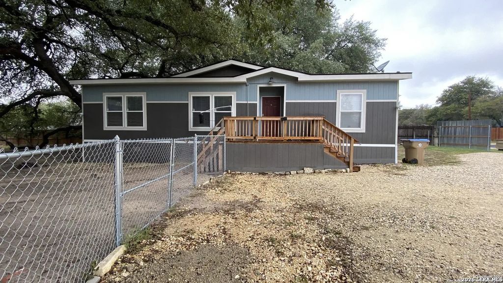 4406 Lost Hills, Elmendorf, TX 78112