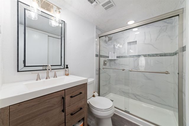 717 Davis Road, League City, TX 77573