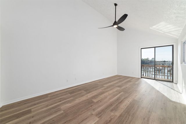 717 Davis Road, League City, TX 77573