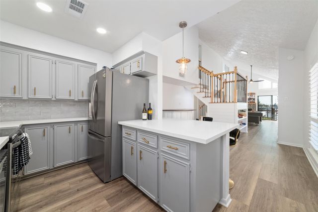 717 Davis Road, League City, TX 77573