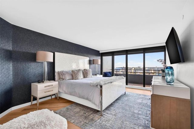 5950 PELICAN BAY PLAZA S 2A, St Petersburg, FL 33707