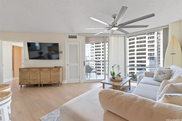 801 S King Street 1107, Honolulu, HI 96813