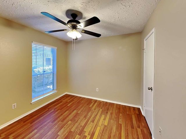 410 Buoy Road, Houston, TX 77598