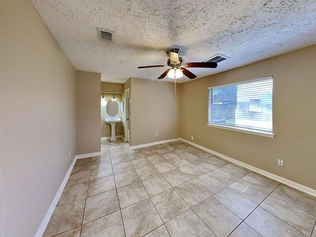 410 Buoy Road, Houston, TX 77598