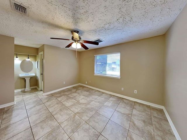 410 Buoy Road, Houston, TX 77598