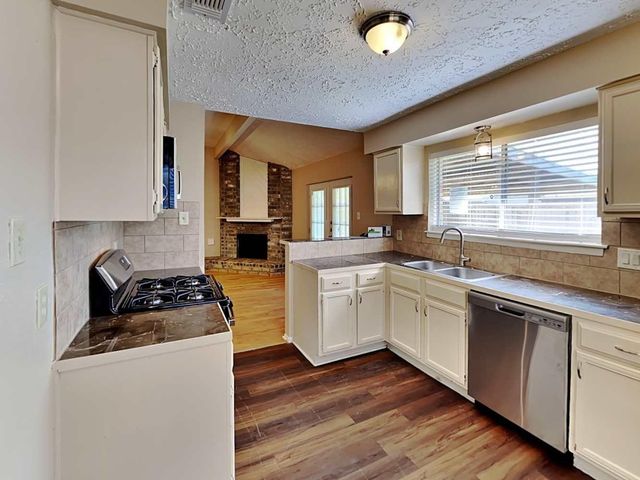 410 Buoy Road, Houston, TX 77598