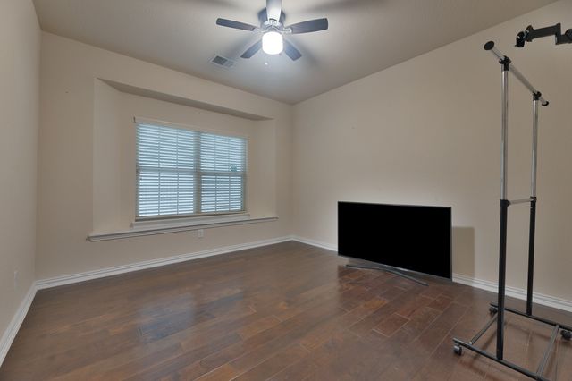 129 Quail Run Road, Red Oak, TX 75154