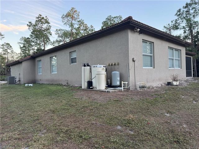 871 Desoto BLVD S, Naples, FL 34117