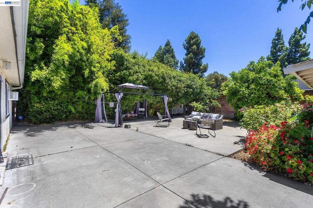 1691 Ashbury Dr, Concord, CA 94520