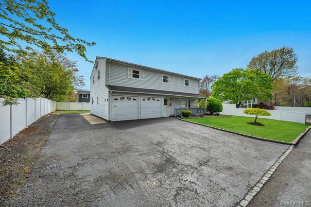 32 Beverly Street, Islip, NY 11751