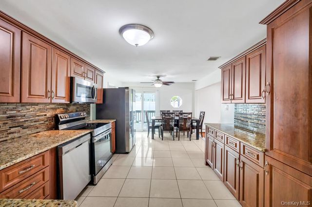 32 Beverly Street, Islip, NY 11751