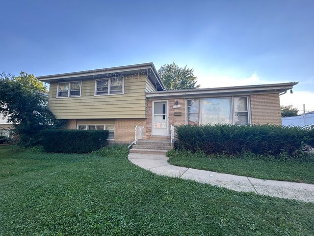 10 N ADAMS Drive, Addison, IL 60101