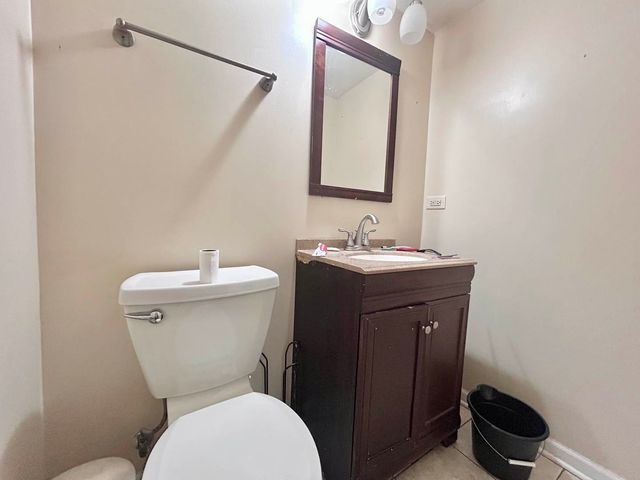 10 N ADAMS Drive, Addison, IL 60101