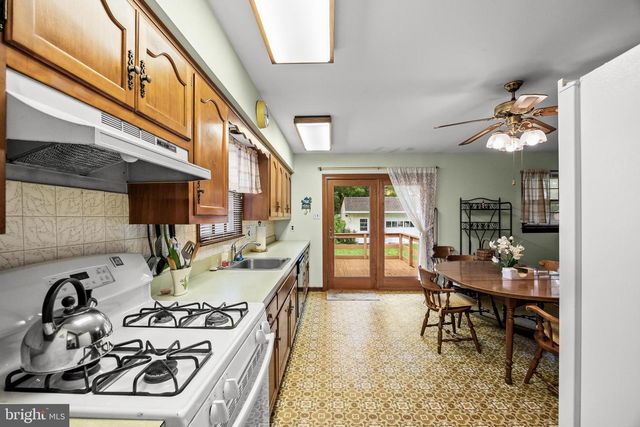 6 BUNTING AVE, Burlington, NJ 08016