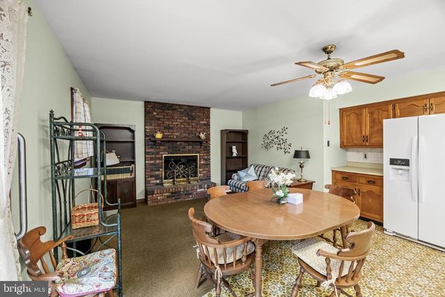 6 BUNTING AVE, Burlington, NJ 08016