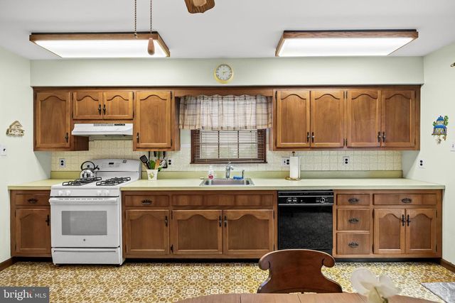 6 BUNTING AVE, Burlington, NJ 08016