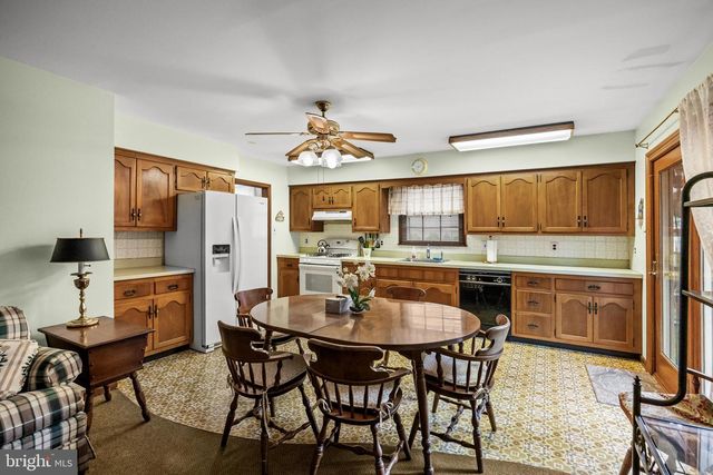 6 BUNTING AVE, Burlington, NJ 08016